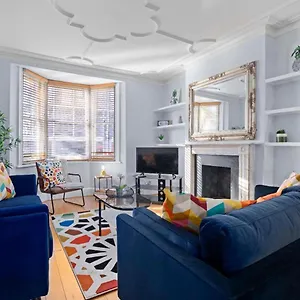 https://the-townhouse-by-my-getaways-free-parking.brighton-hotels-england.com
