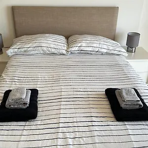 https://modern-2-bed-flat-with-balcony.cambridgehotelsuk.com